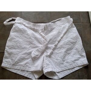 Lane Bryant White High Rise Shorts Floral Eyelet Embroidered‎ White Womens 26